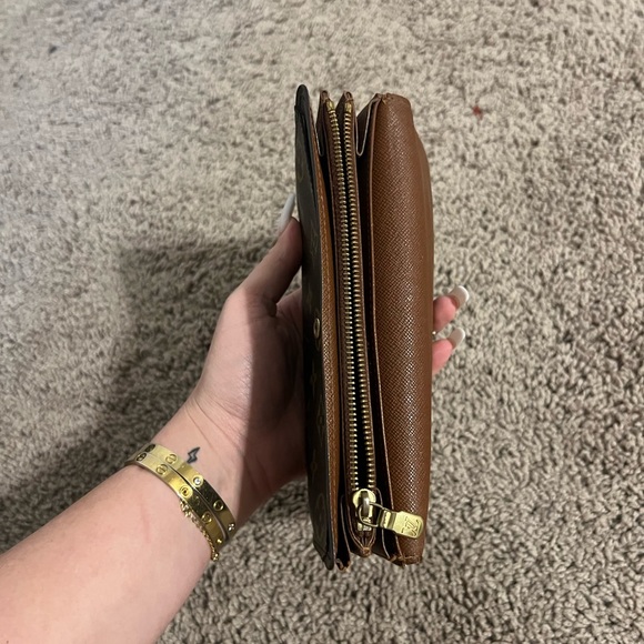 Authentic louis vuittion Sarah Wallet - Picture 8 of 8